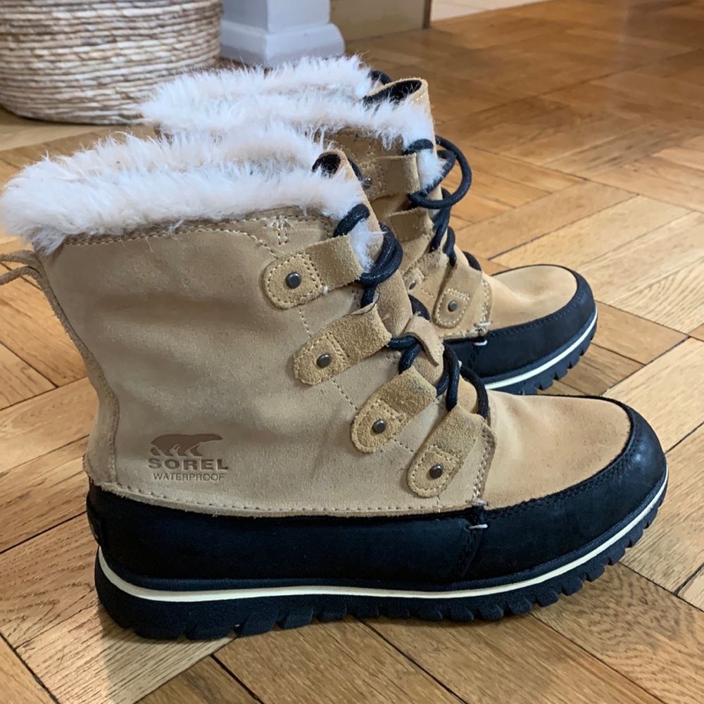 Sorel Women’s Explorer Joan Winter Boots Size 8